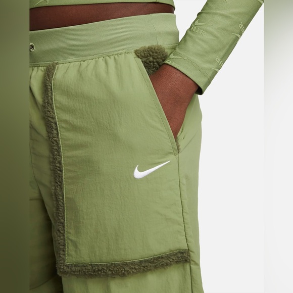 NEW!! Nike Sportswear Essential Woven High-Waisted Curve Pants - Small - Picture 3 of 9